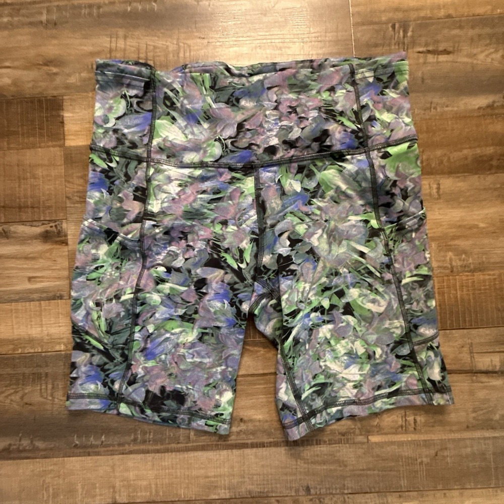 Lululemon Size 8 Fast Free High Rise HR Short 7" Rapid Flourish Multi